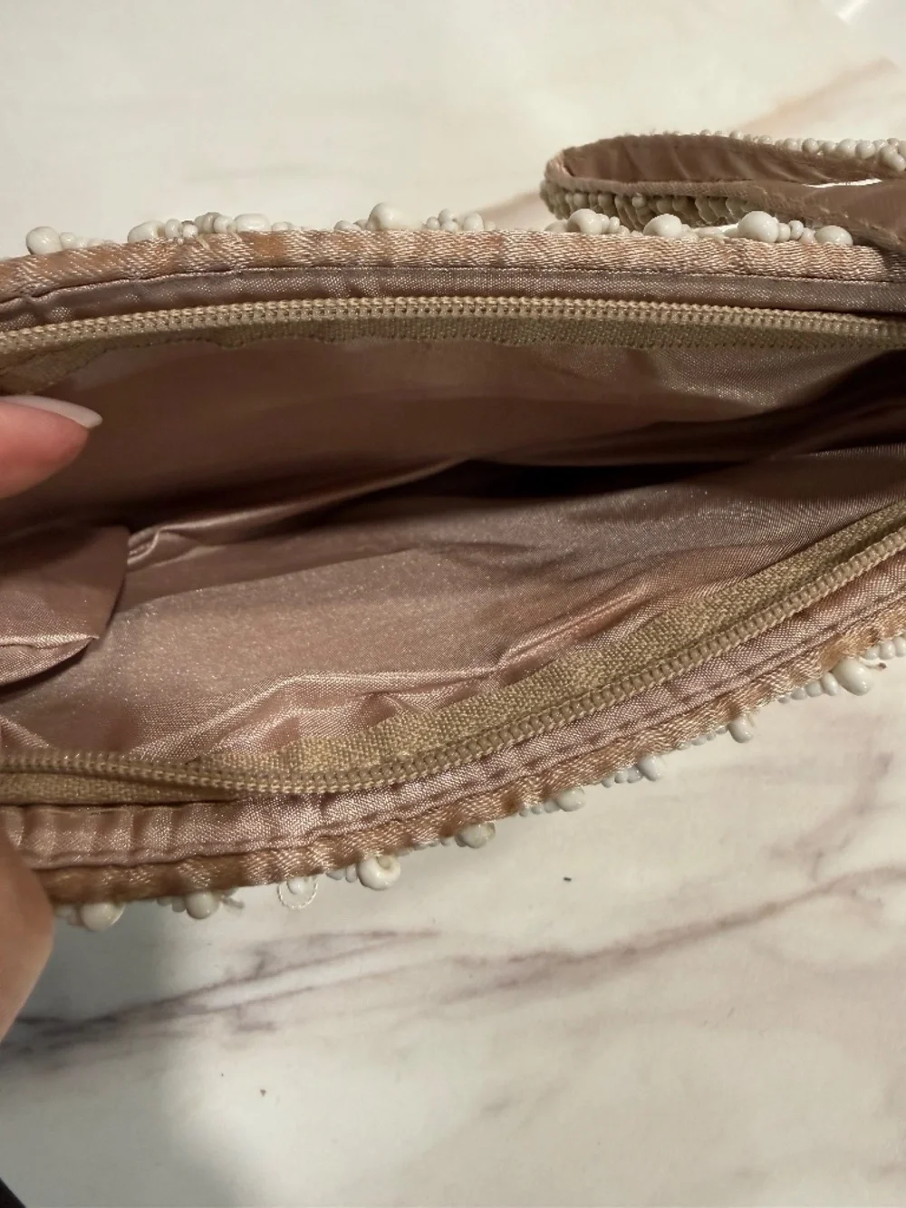 Beaded wristlet, gold and white beading, zipper top closure